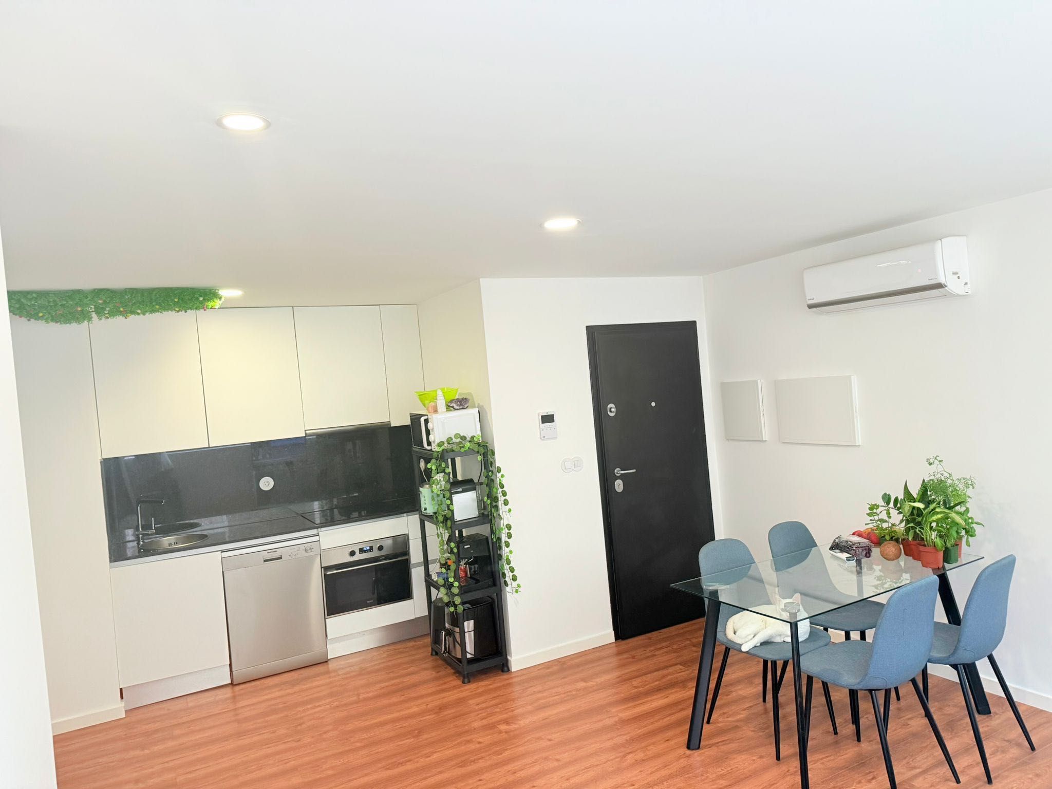 Apartamento T0 mobilado/equipado