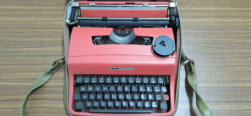 Máquina de escrever Olivetti Lettera 32