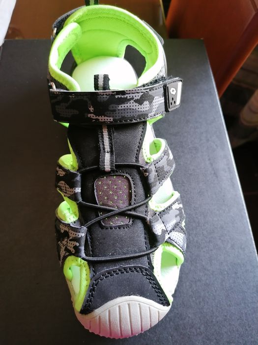 Sandália de menino marca Lotto. Nº35