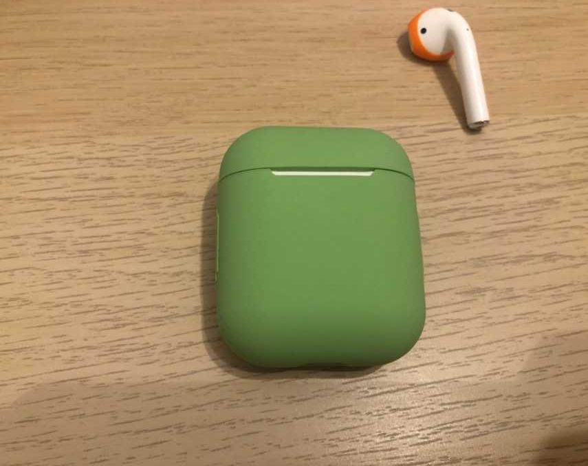 Чехол для гарнитуры Apple Airpods 1 / 2 Силикон. Цвет салотовый