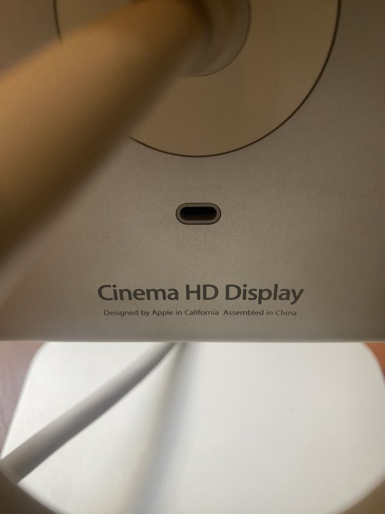 Монітор Apple Cinema HD