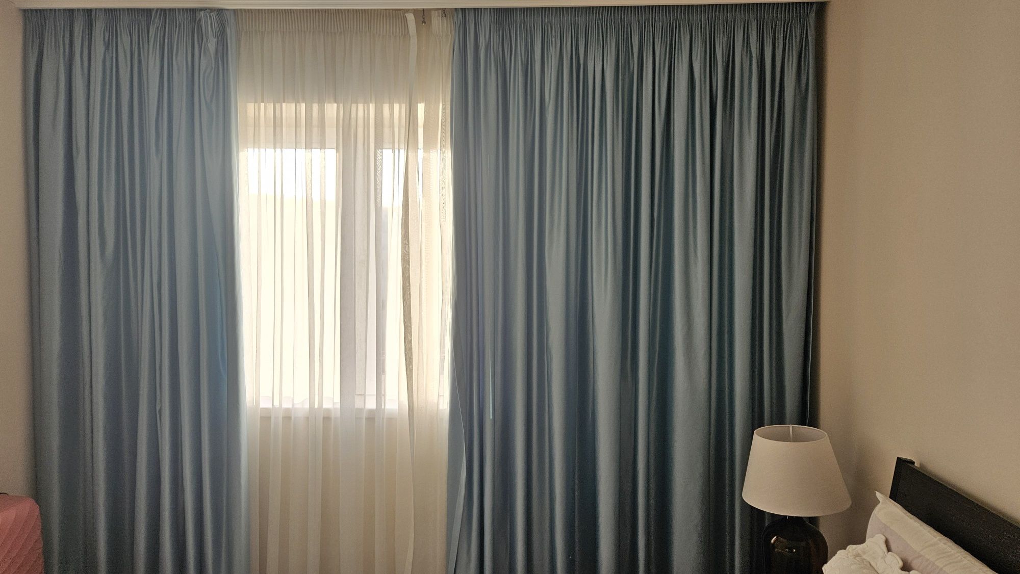 2 Cortinados blackout + 2 translúcidos de calha (1,50m cada um)