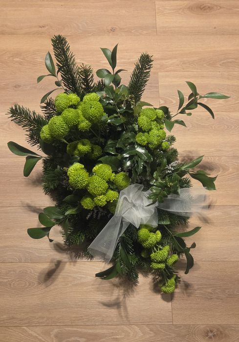 Świeża wiązanka na cmentarz