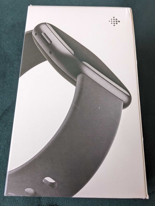 Nowy Google Fitbit Versa 4, kolor czarny