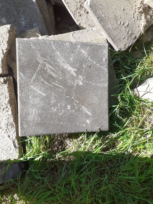 Sprzedam płytki chodnikowe 50×50