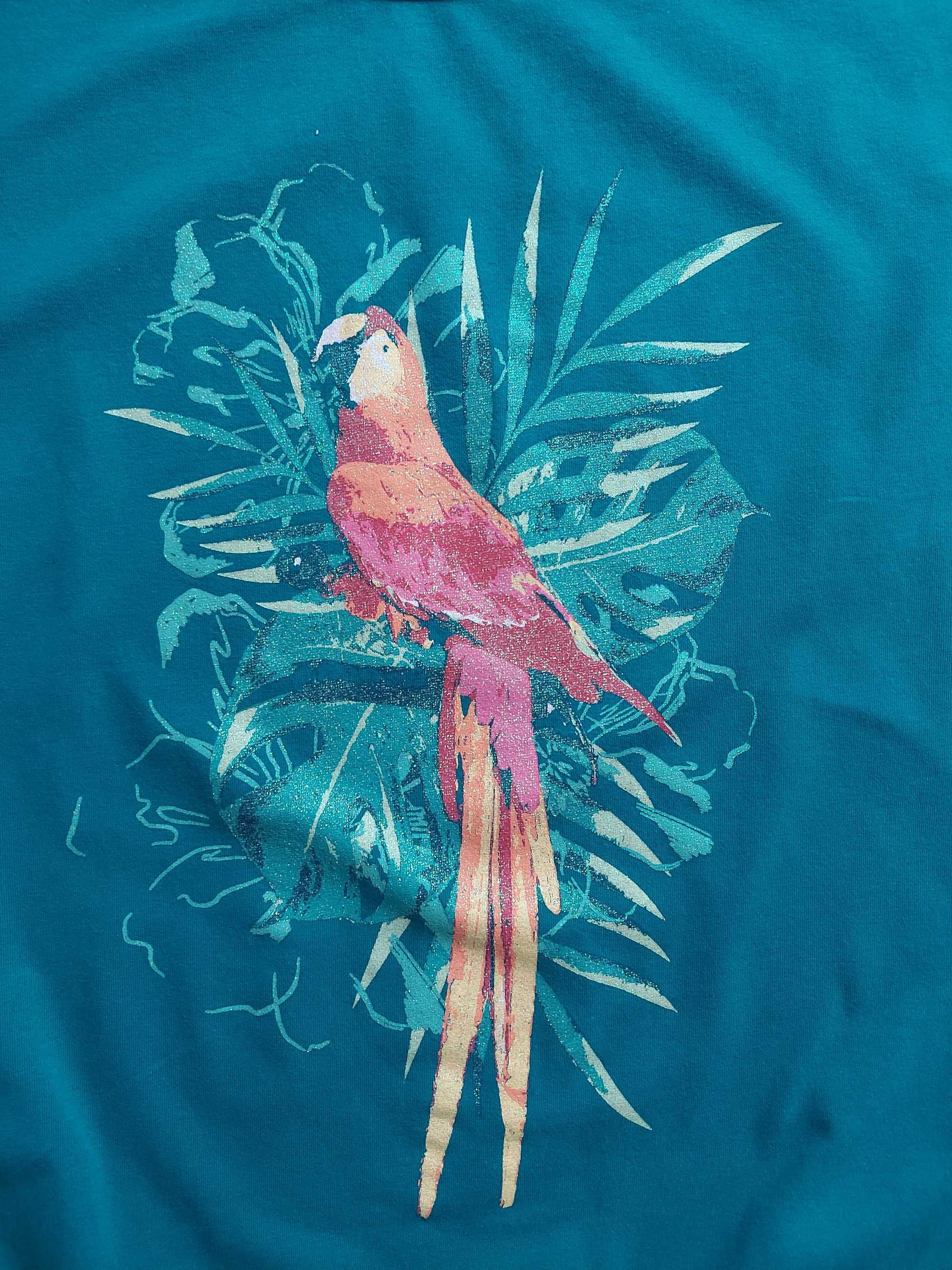 Piękna szmaragdowa bluzka z połyskującą aplikacją- papugą, r. XL