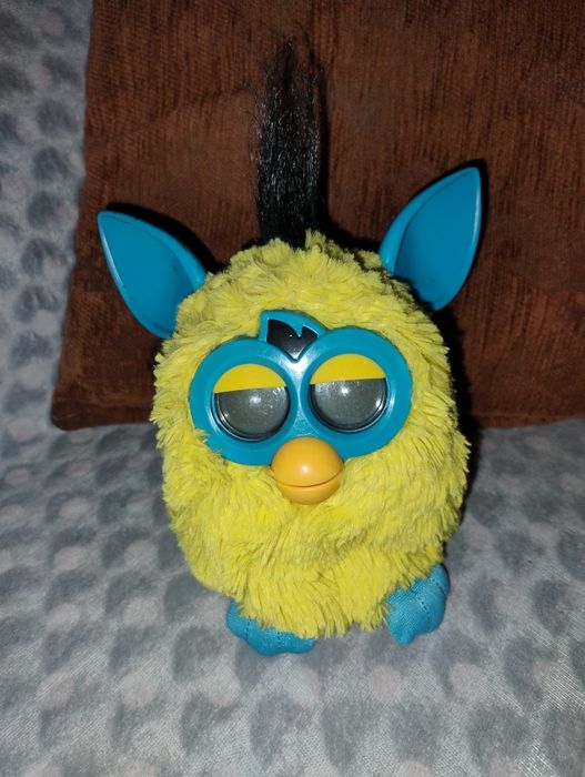 2012 rok żółty Furby niebieski irokez