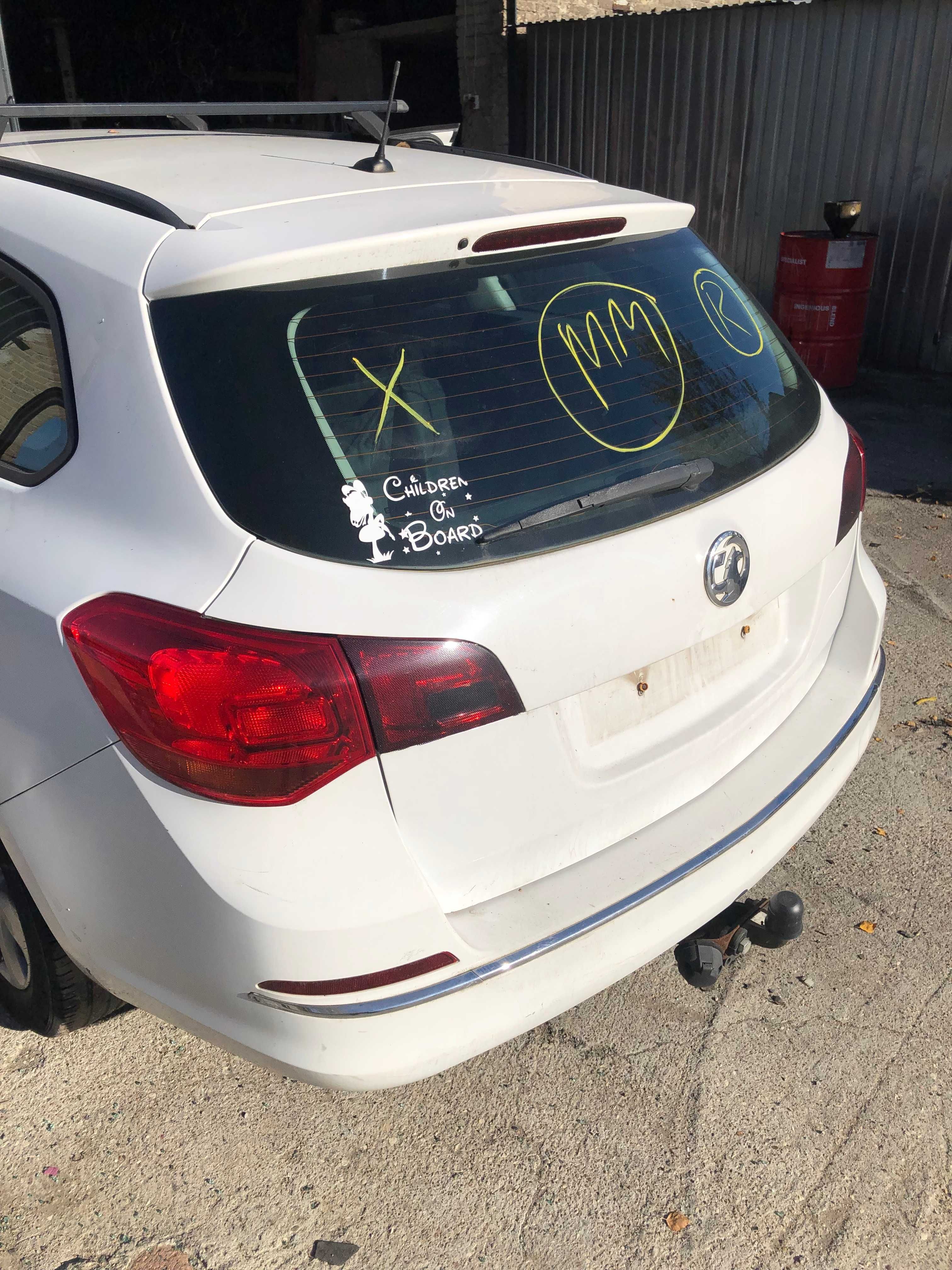 Astra IV J LIFT KOMBI Z40R Klapa Bagażnika + Zderzak + lampy tył