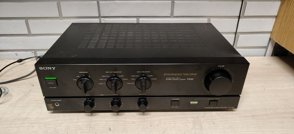 Wzmacniacz SONY TA-F220. Japan . Stereo