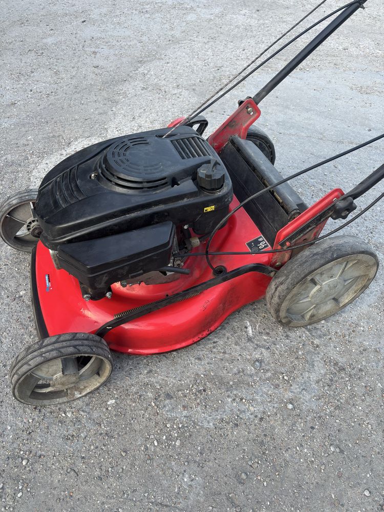 Kosiarka PowerTec Garden 4T z napędem
