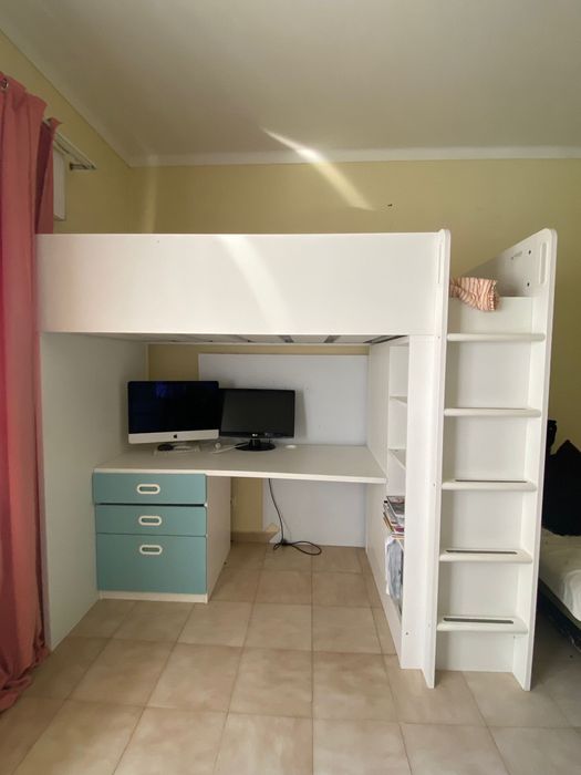 Cama alta, branco com secretária com prateleiras, 90x200cm