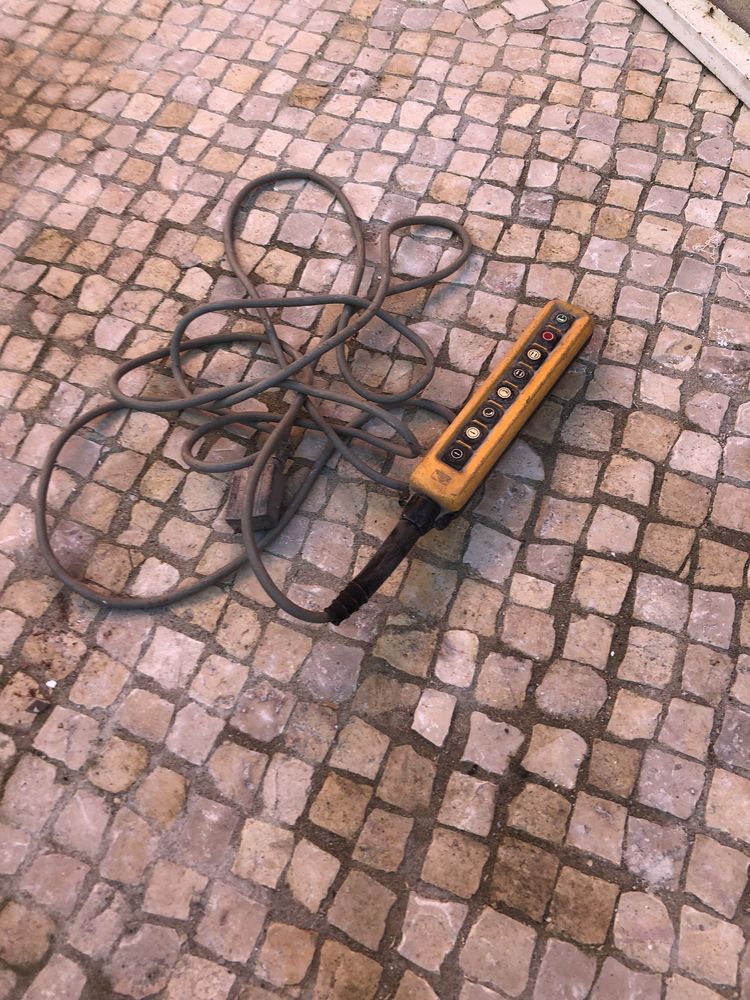 Comando de grua com cabo cerca 8 m