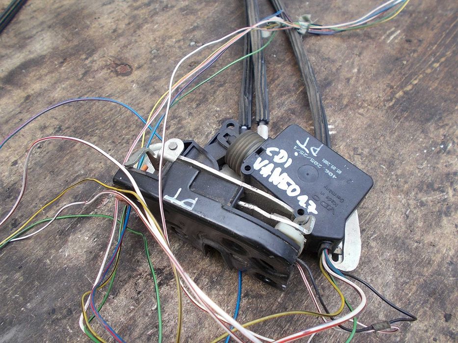 mercedes VANEO 1.7 cdi 01r centralny zamek drzwi tył przód