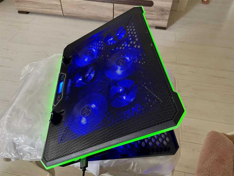 Охлаждающая подставка для ноутбука GamePro (CP940).