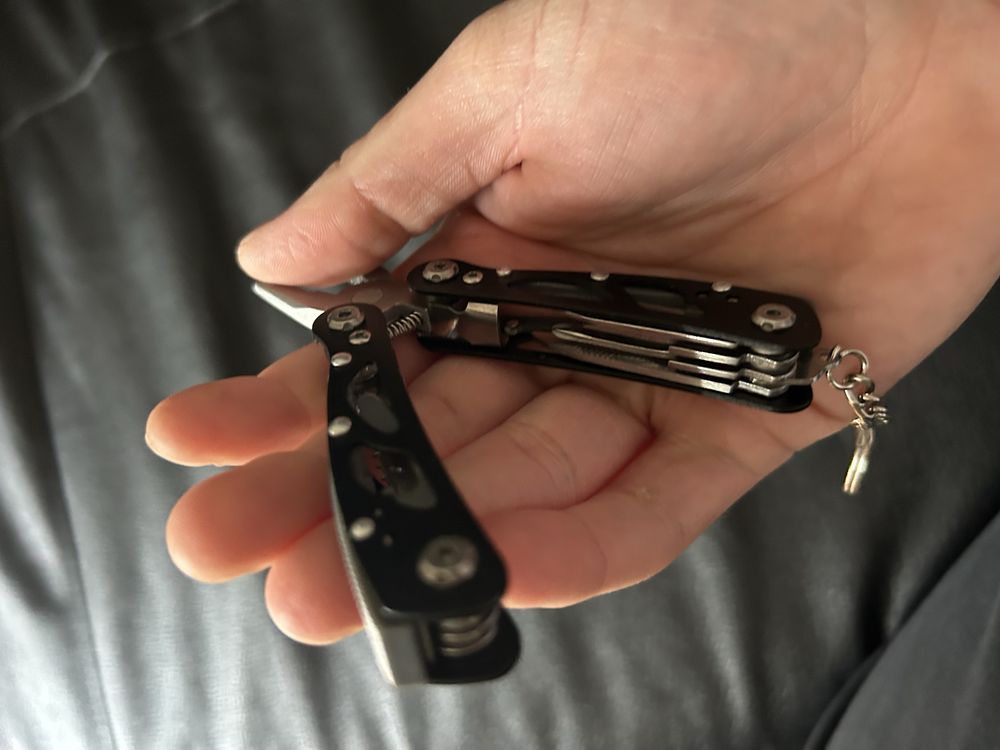 Multitool czarno srebrny Nowy