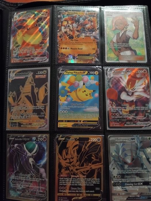 Várias cartas Pokémon