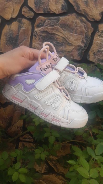 Кеди на дівчинку