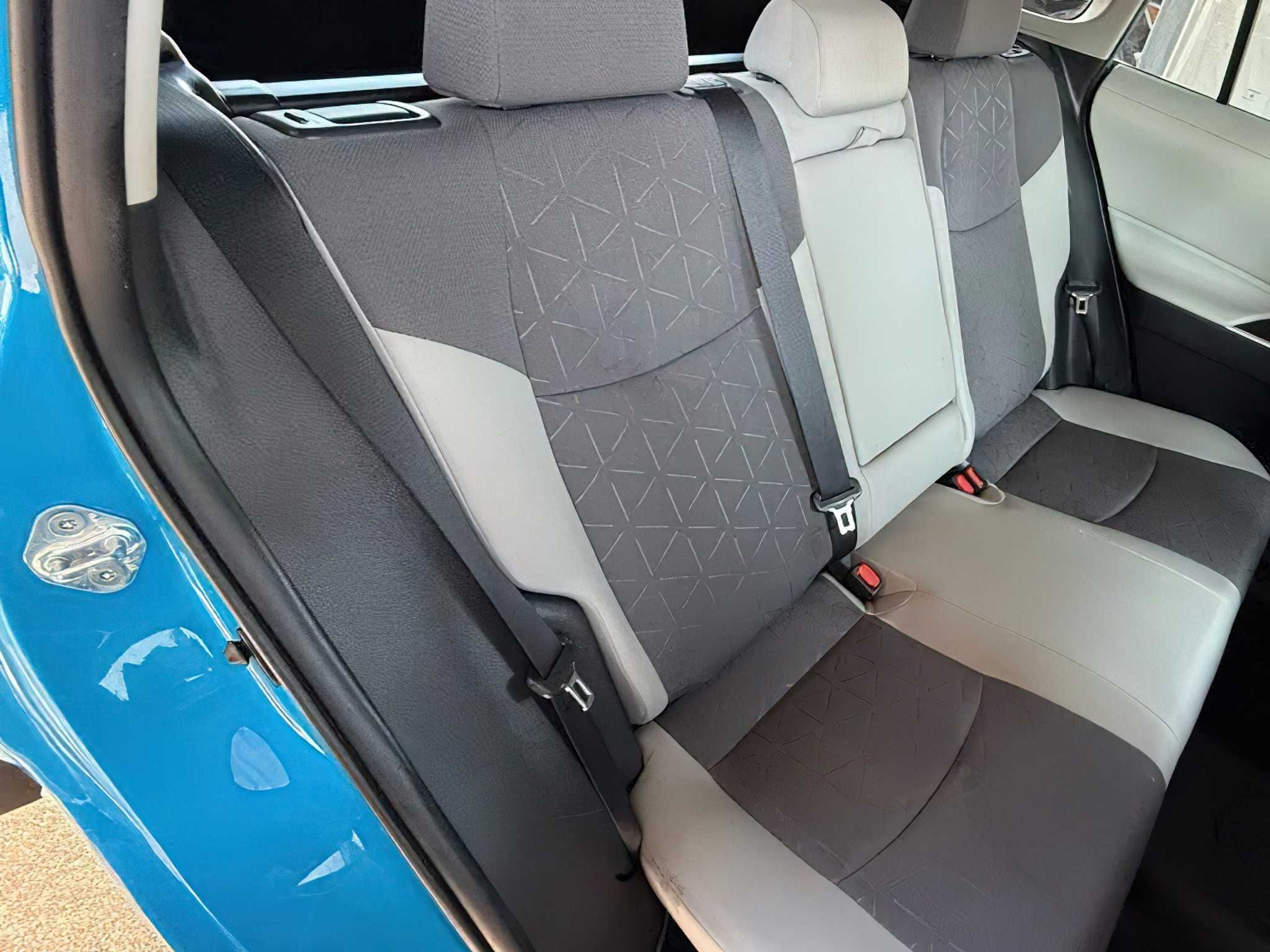 Toyota RAV4 XLE Hybrid      2020
