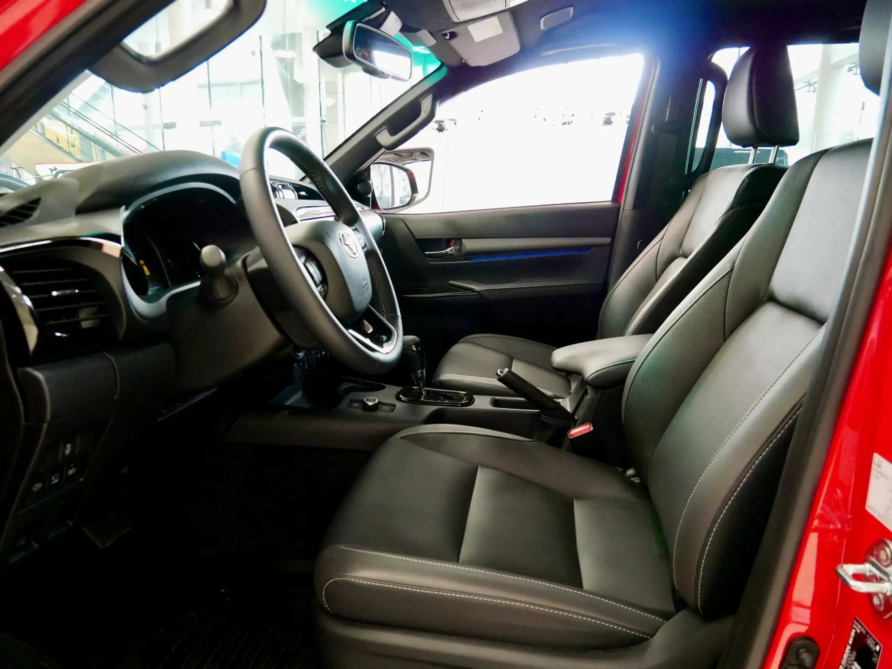 Toyota Hilux Invincible 2.8 D-4D 4×4 | Rok 2024 | Faktura