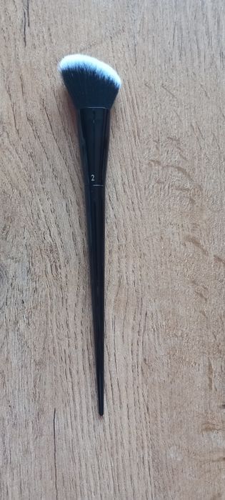 NOWY#2 KVD BEAUTY VEGAN oryginał pędzel konturowanie róż rozświetlacz