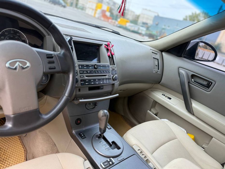 Продам Infiniti FX35