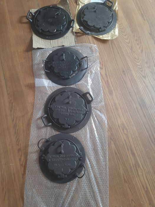 Żeliwna poniemiecka gofrownica z fajerką