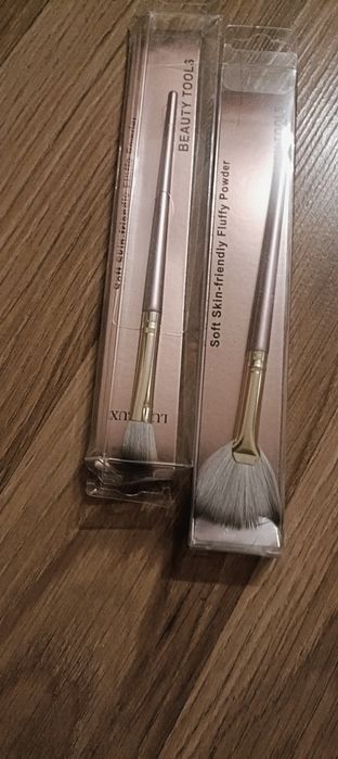 Krem z retinolem na noc + pędzle do makijażu