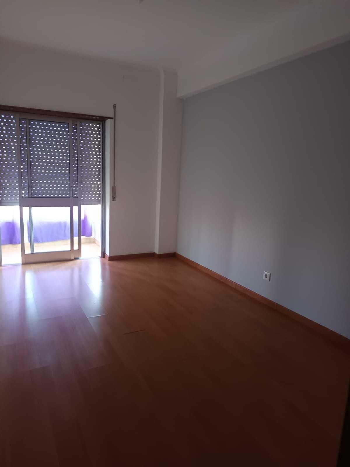 Arrenda- se Apartamento T3