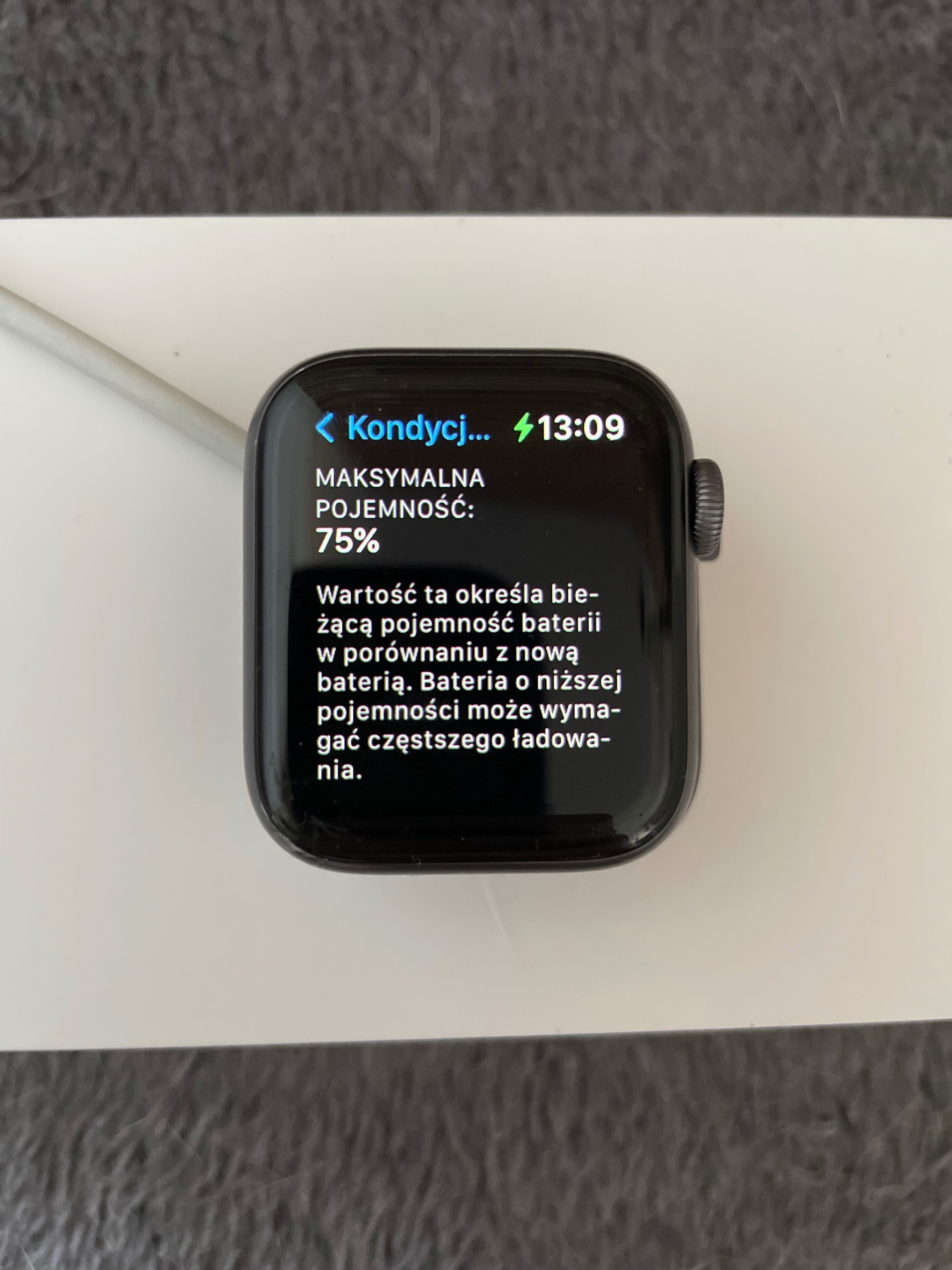 Apple Watch 4 40mm - Space Gray Aluminium Black Sport Loop (GPS)