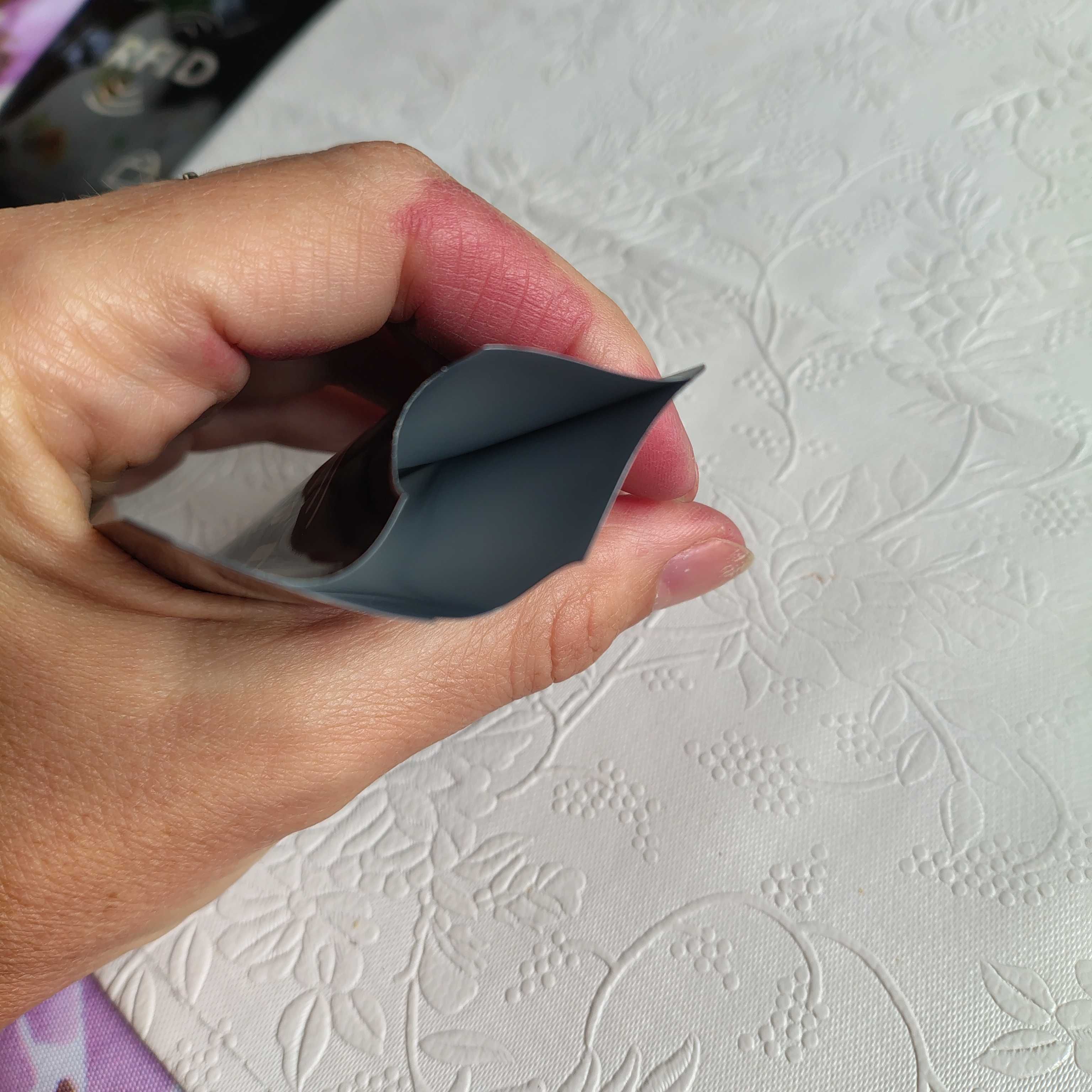 Etui na kartę blokujące niechciane pobranie pieniędzy