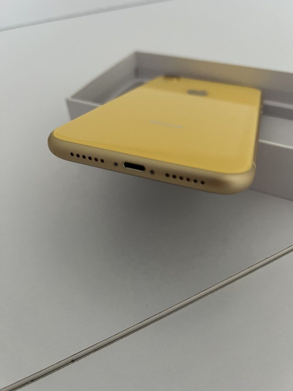 Продам iPhone xr 64
