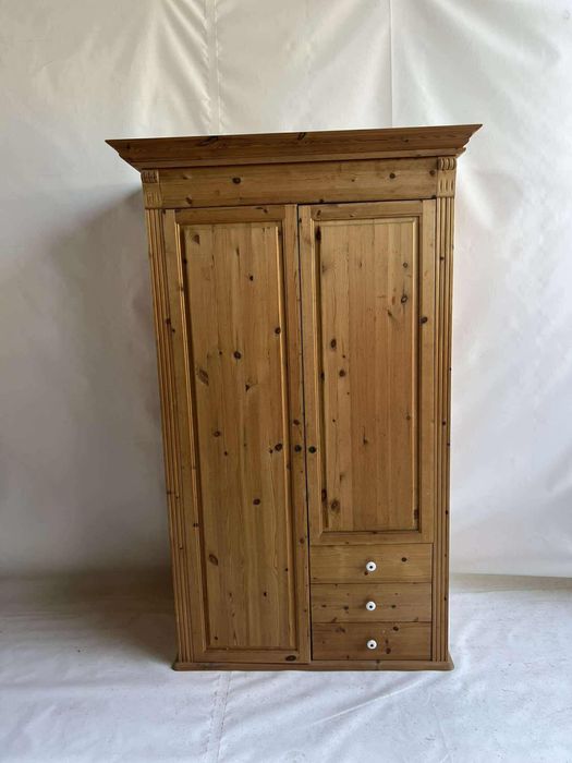 Komoda - szafa z litego drewna