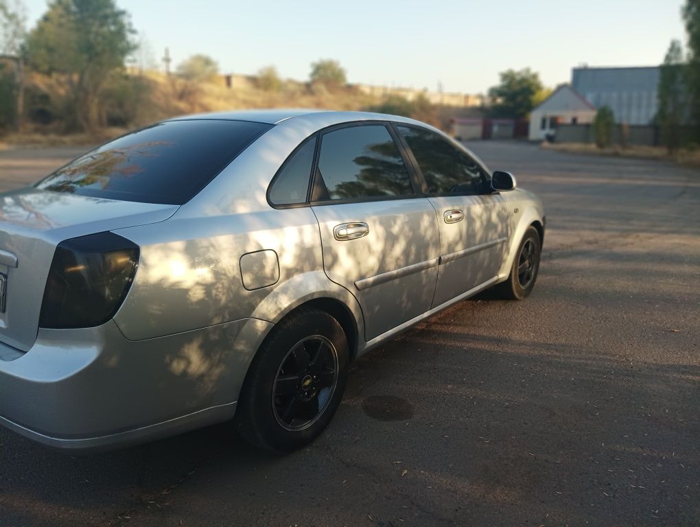 Продам Шевроле Лачетти 1.8 автомат