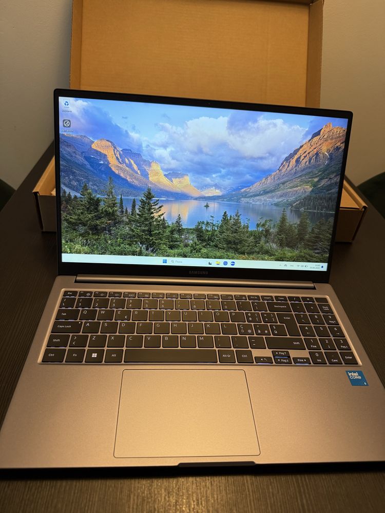 Samsung Galaxy Book4 16/512gb Core i5 15.6" СТАН НОВОГО! 4 цикли заряд