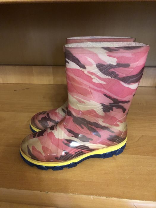 Віддам безкоштовно чобітки резинові 34 розмір