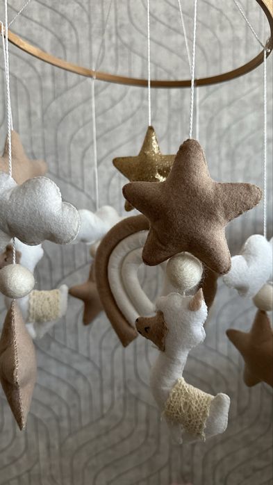 Мобіль в колиску