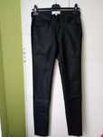 Spodnie skinny firmy  MANGO woskowane.