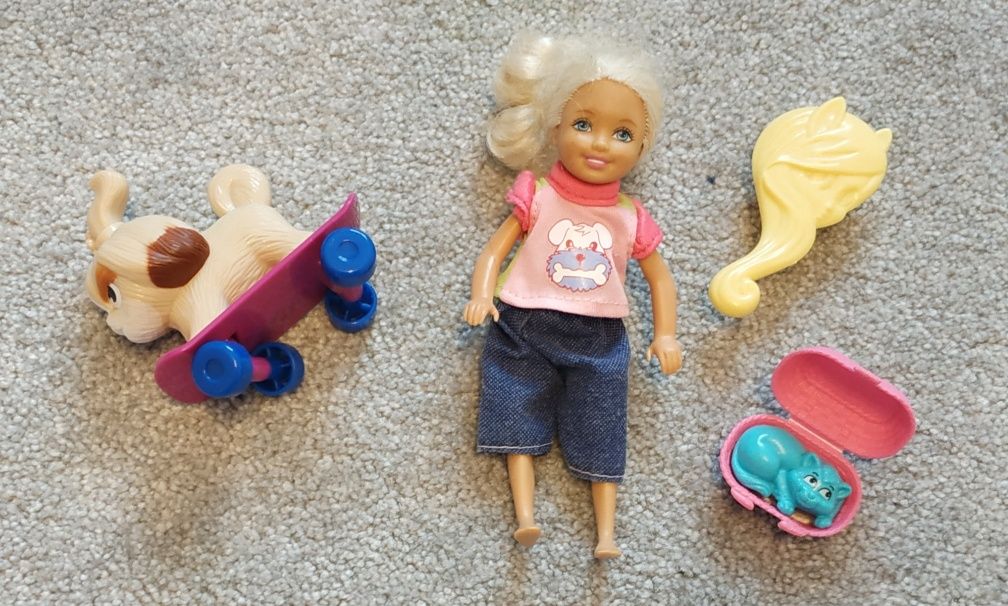 Lalka Barbie siostra Chelsea akcesoria