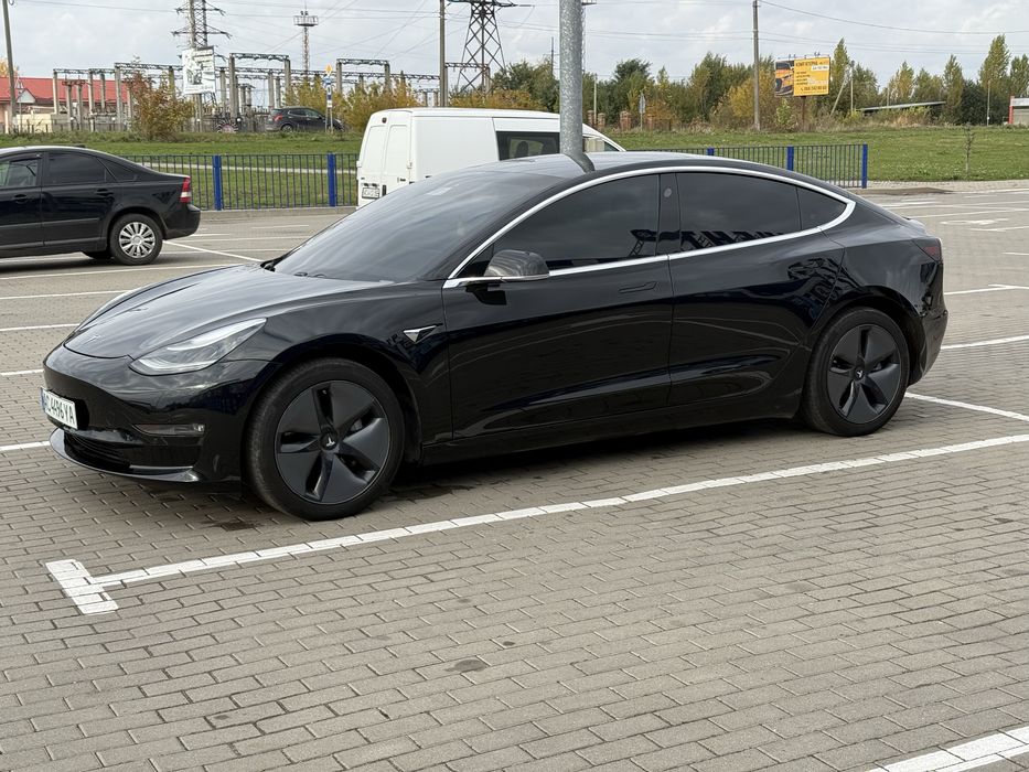 Tesla model 3 2019 dual motor 75 kWt 3,9с/100