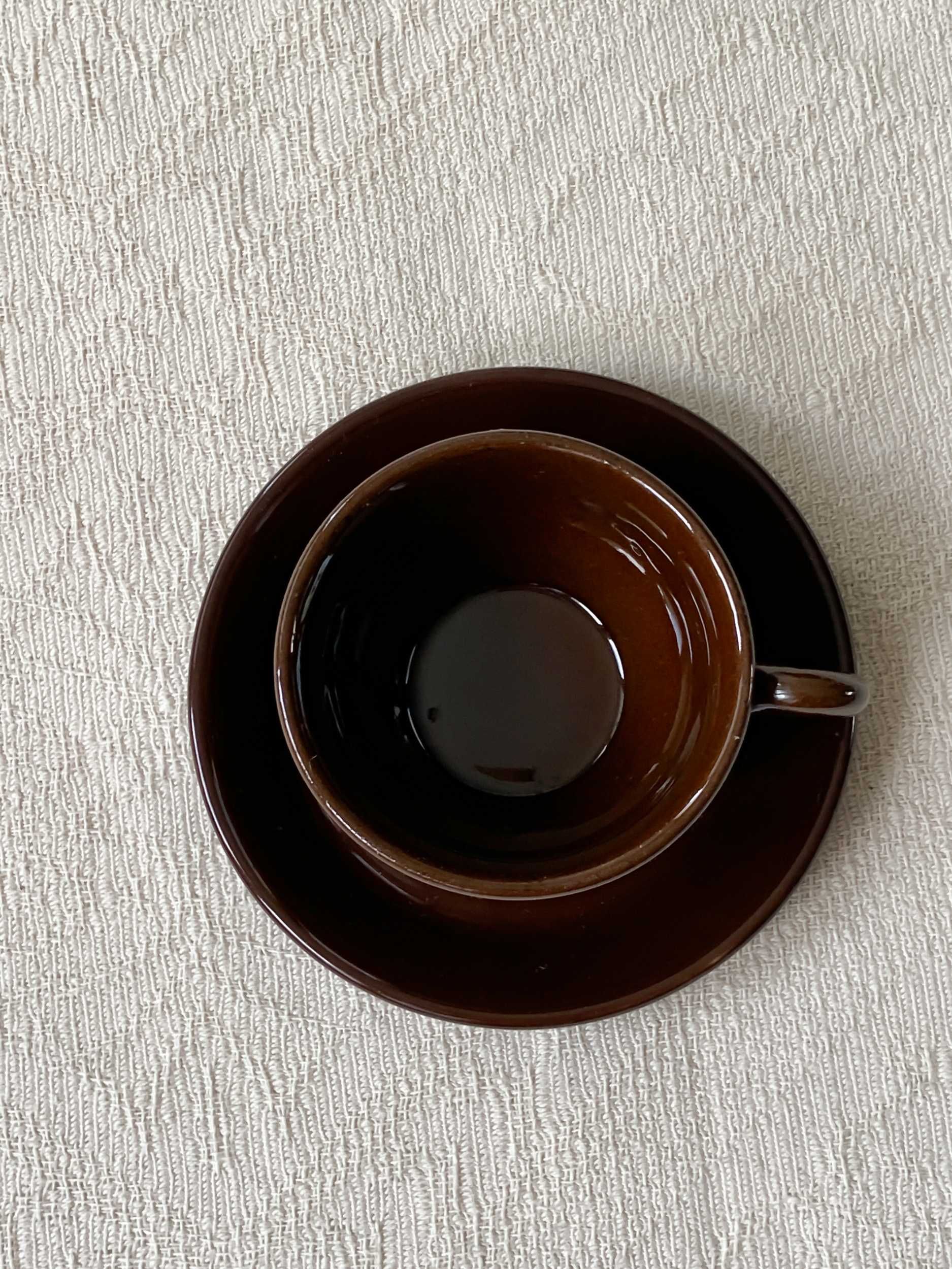 Mała filiżanka espresso ze spodkiem rustykalna ozdoba brązowa
