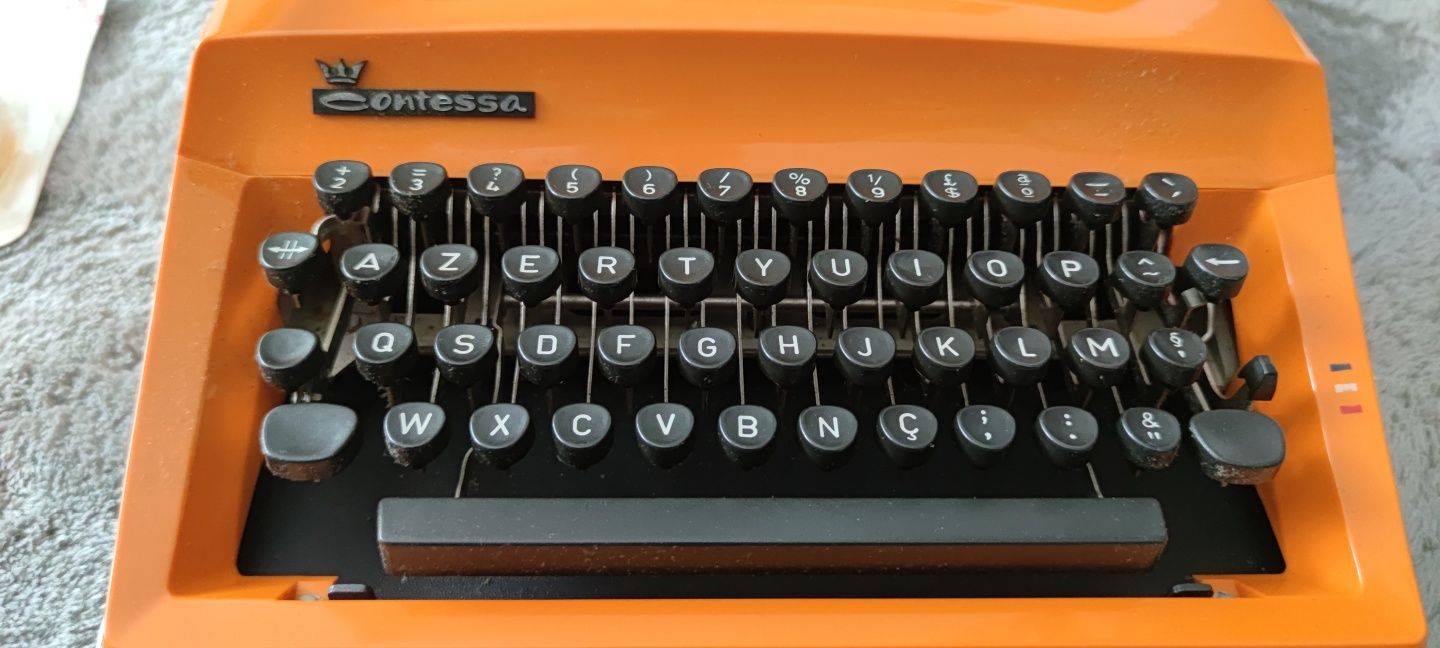 Maquina de escrever Contessa
