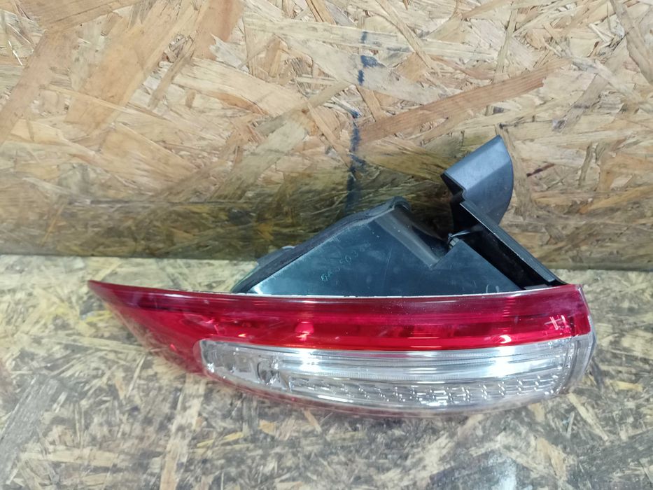 Ford Mondeo MK4 FL lift lampa lewa hatchback tył tylna oryginał