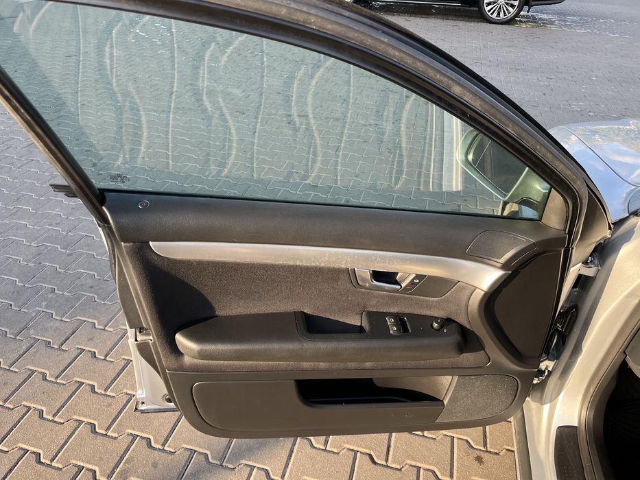 Audi A4 1.6 бензин