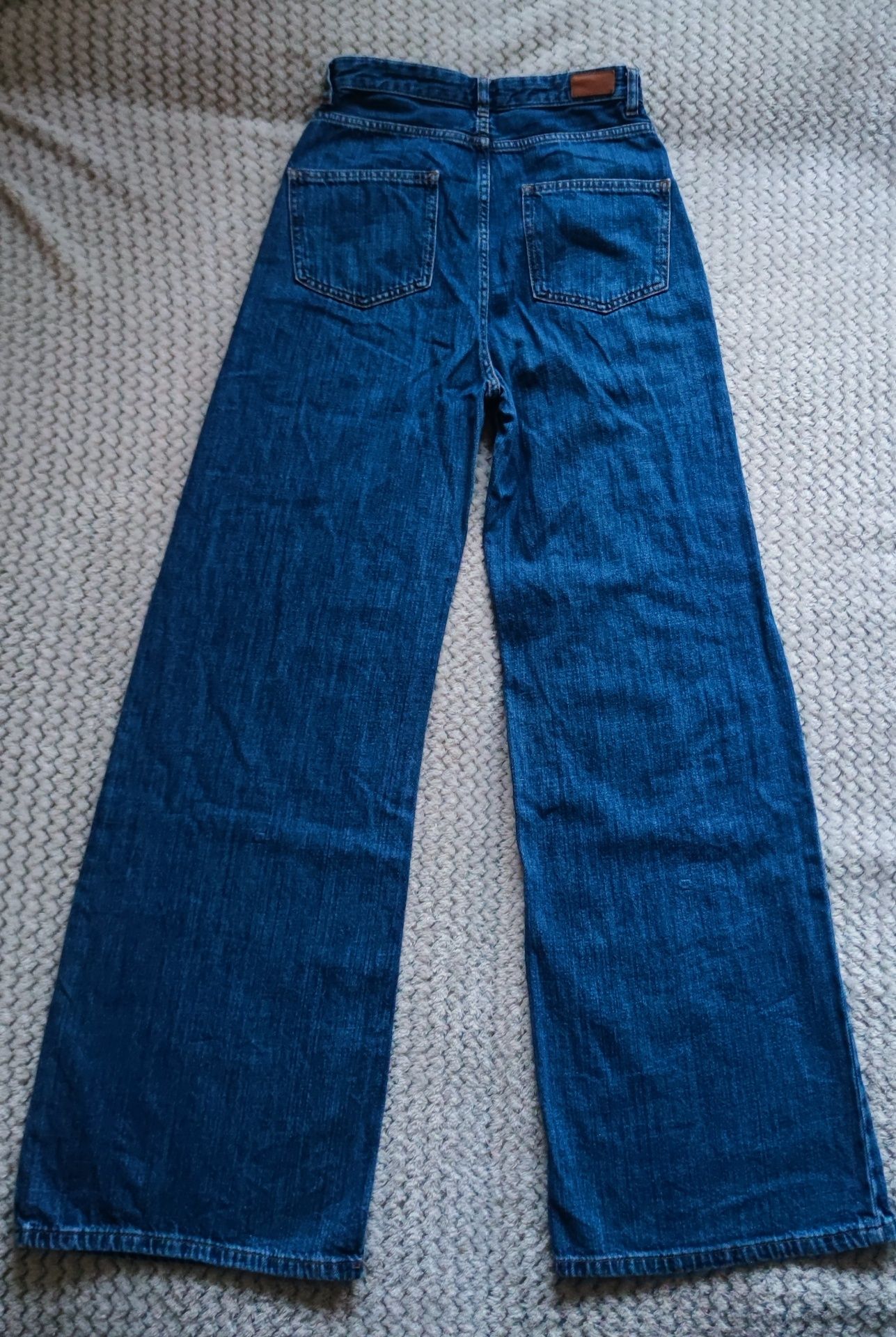 Modne jeansy typu wide leg z szeroką nogawką. Marka subdued.