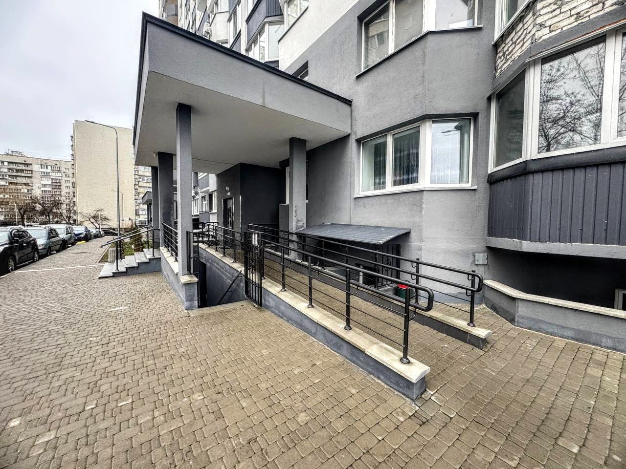 Продам  квартиру 91 м2,під бізнес,офіс , ЖК Атлант Петлюри 21 б,без %