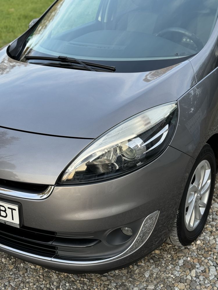 Renault Grand Scenic 2012 року, 1.5 дизель.
