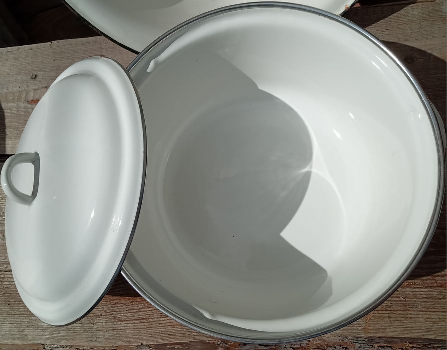 Кастрюли разные,миски...г. Раздельная