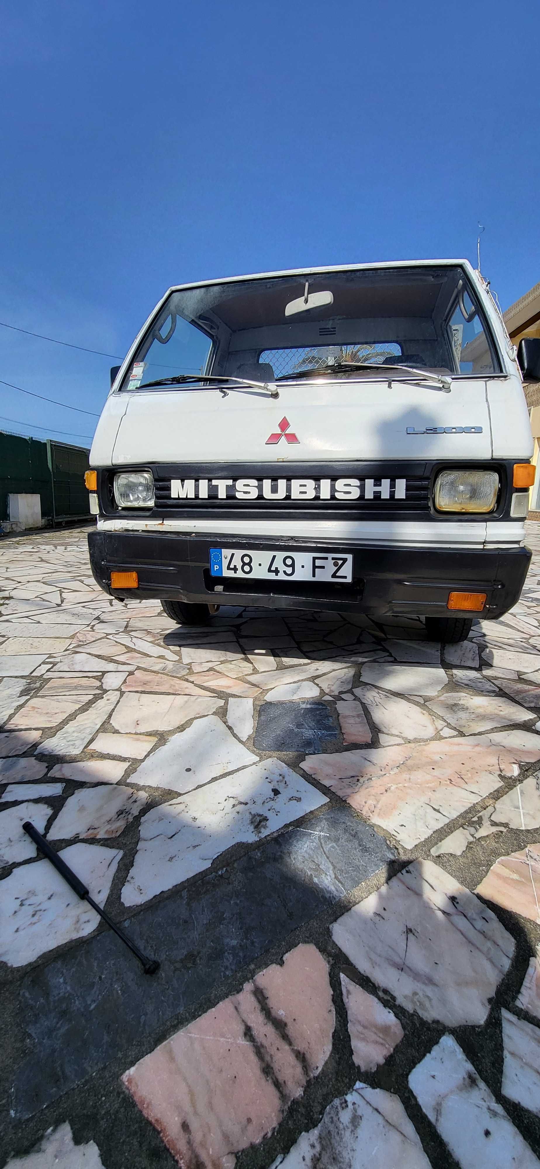 Mitsubishi L300. Sem direção assistida