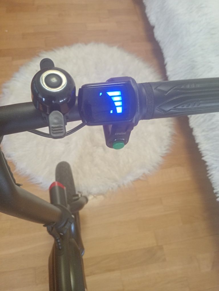 Vendo scooter dobrável com muito pouco uso, capacidade máxima 100kg