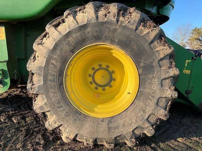 Комбайн John Deere W650